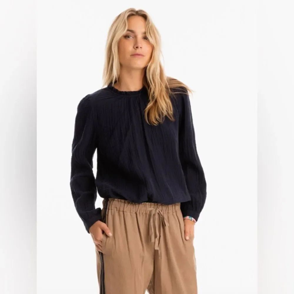 XIRENA FAYTH BLOUSE IN DARK TURQUOISE